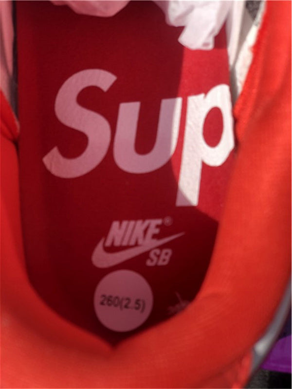 Nike SB Low Dunk Supreme Red White Sneakers Nike Joint Edition