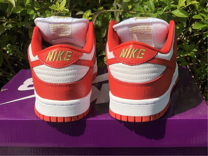 Nike SB Low Dunk Supreme Red White Sneakers Nike Joint Edition