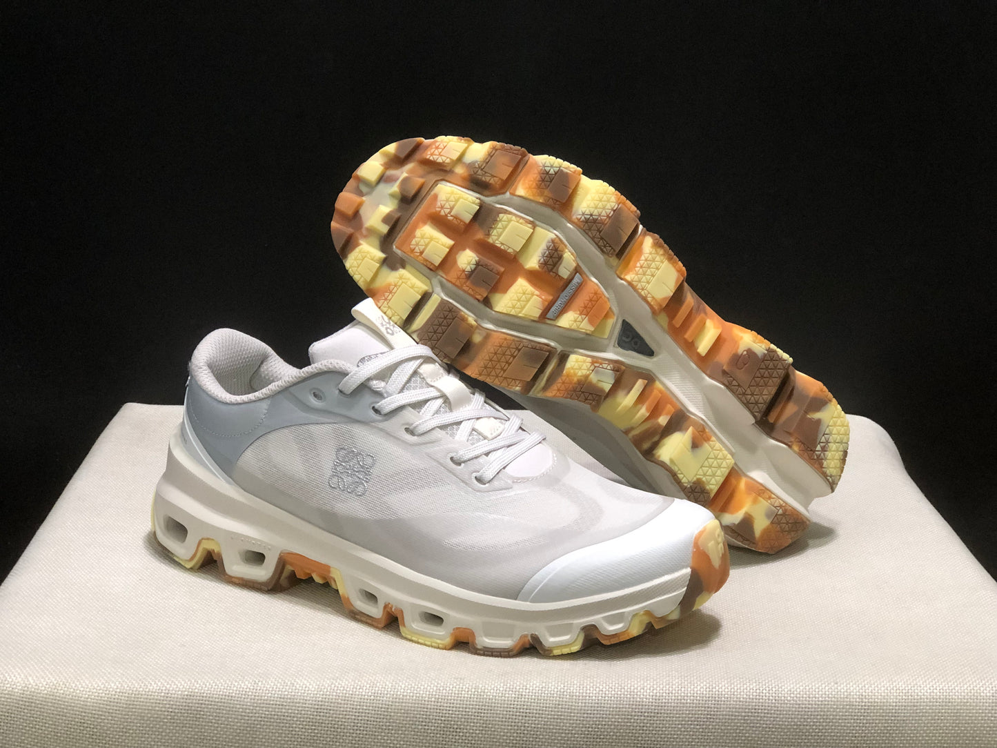 LOEWE x On Running Cloudventure 2.0 Running Shoes Co-Signed Edition Grayish-White