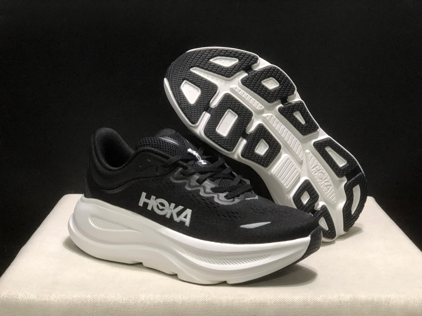 Hoka One One Bondi 9 Comfortable Low-top Running Shoes Sneakers Black/White