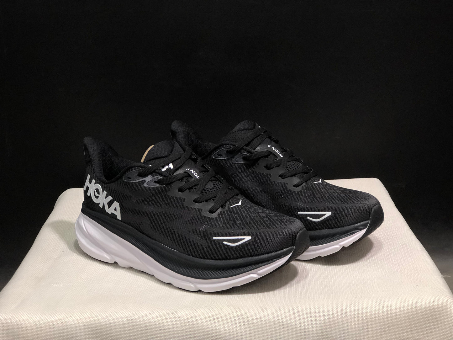 Hoka One One Clifton 9 Running Shoes Athletic Shoes Sneakers Black/White