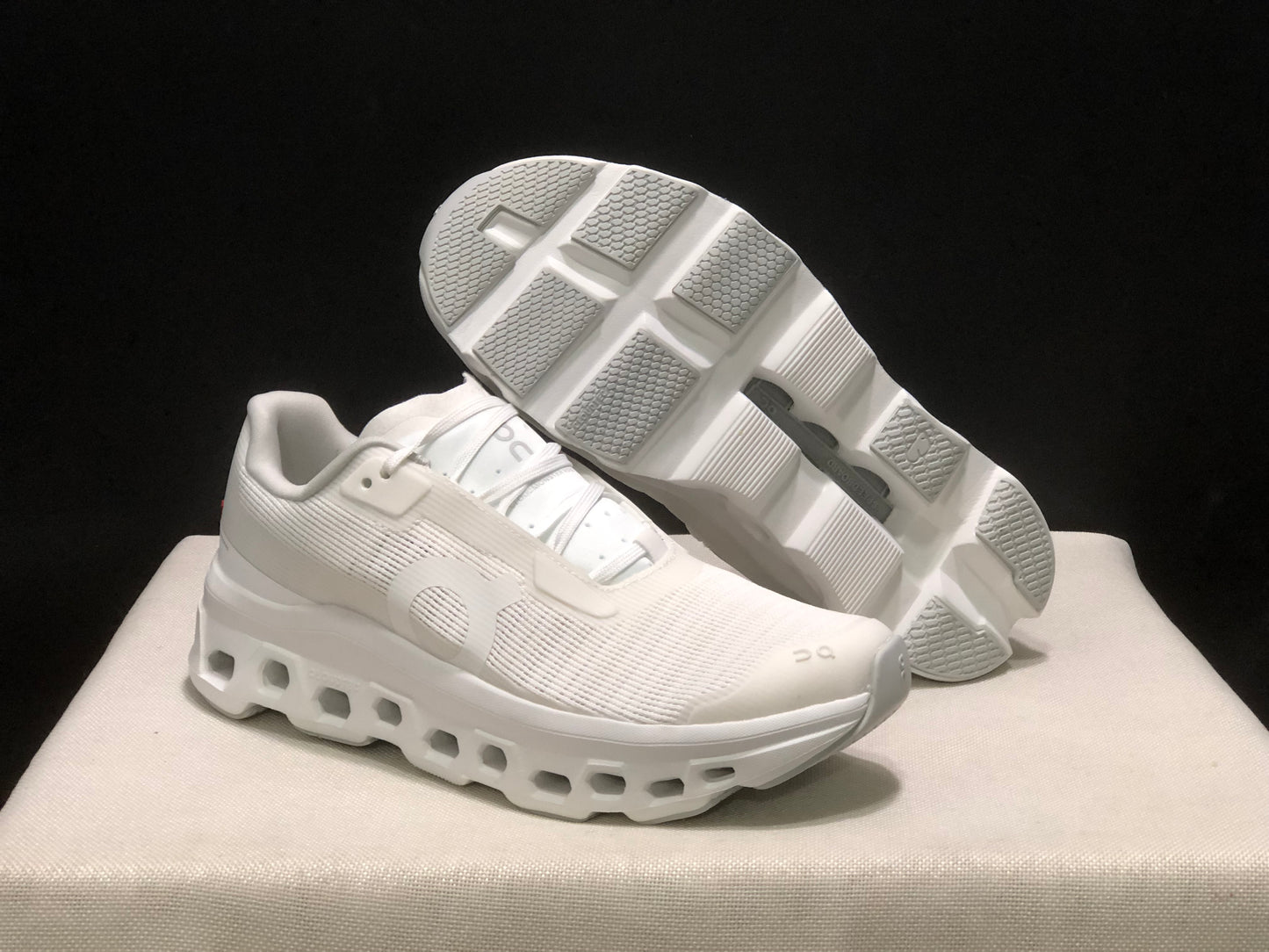 On Running Cloudmonster Void 1 M Casual Running Shoes White