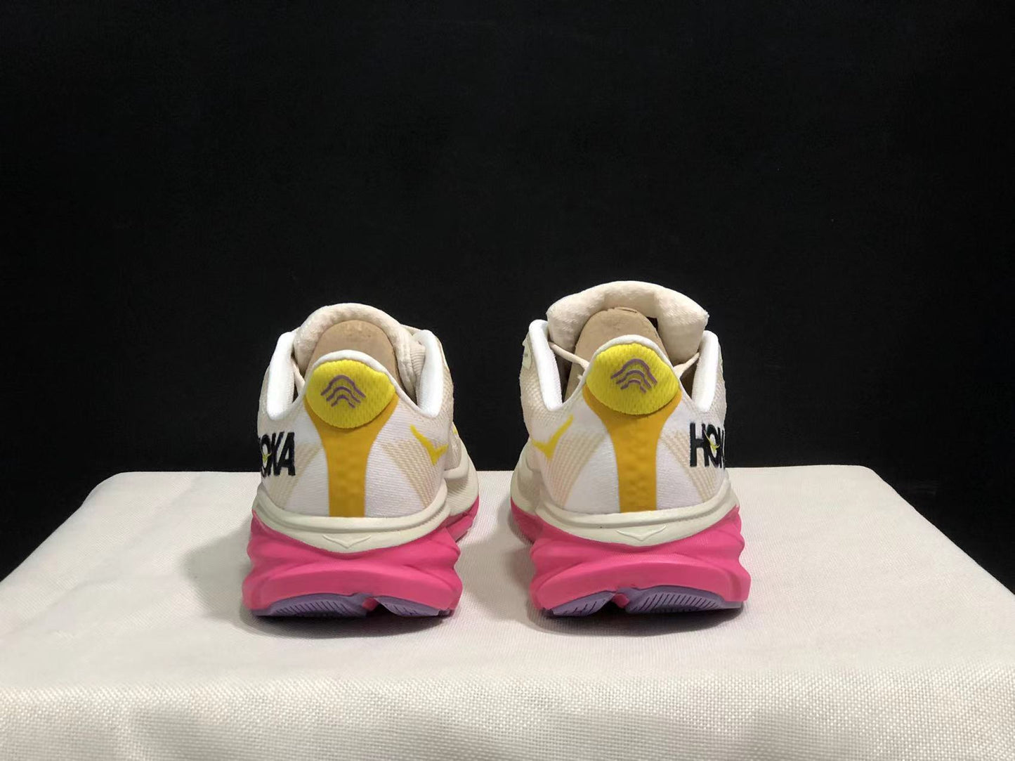 Hoka One One Clifton 9 Running Shoes Athletic Shoes Sneakers White/Pink