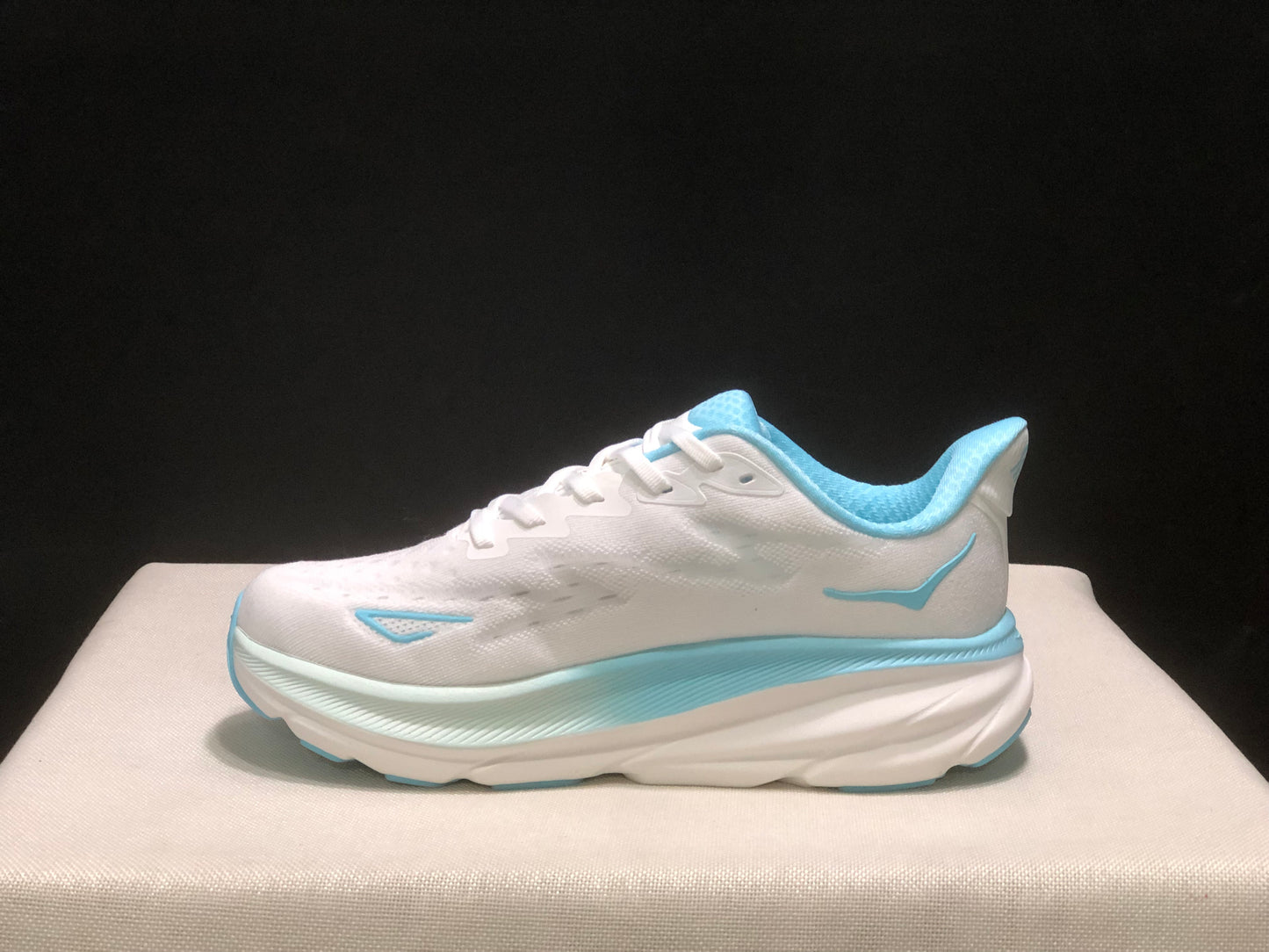 Hoka One One Clifton 9 Running Shoes Athletic Shoes Sneakers White/Blue
