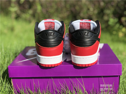 Nike Dunk SB Low J-Pack Chicago Red Sneakers