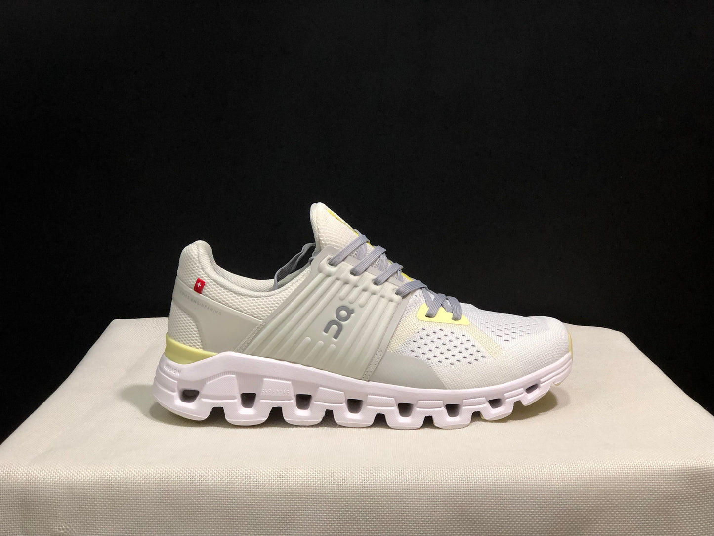 On Running Cloudswift Cushioning Running Shoes Ivory White/Milky Yellow
