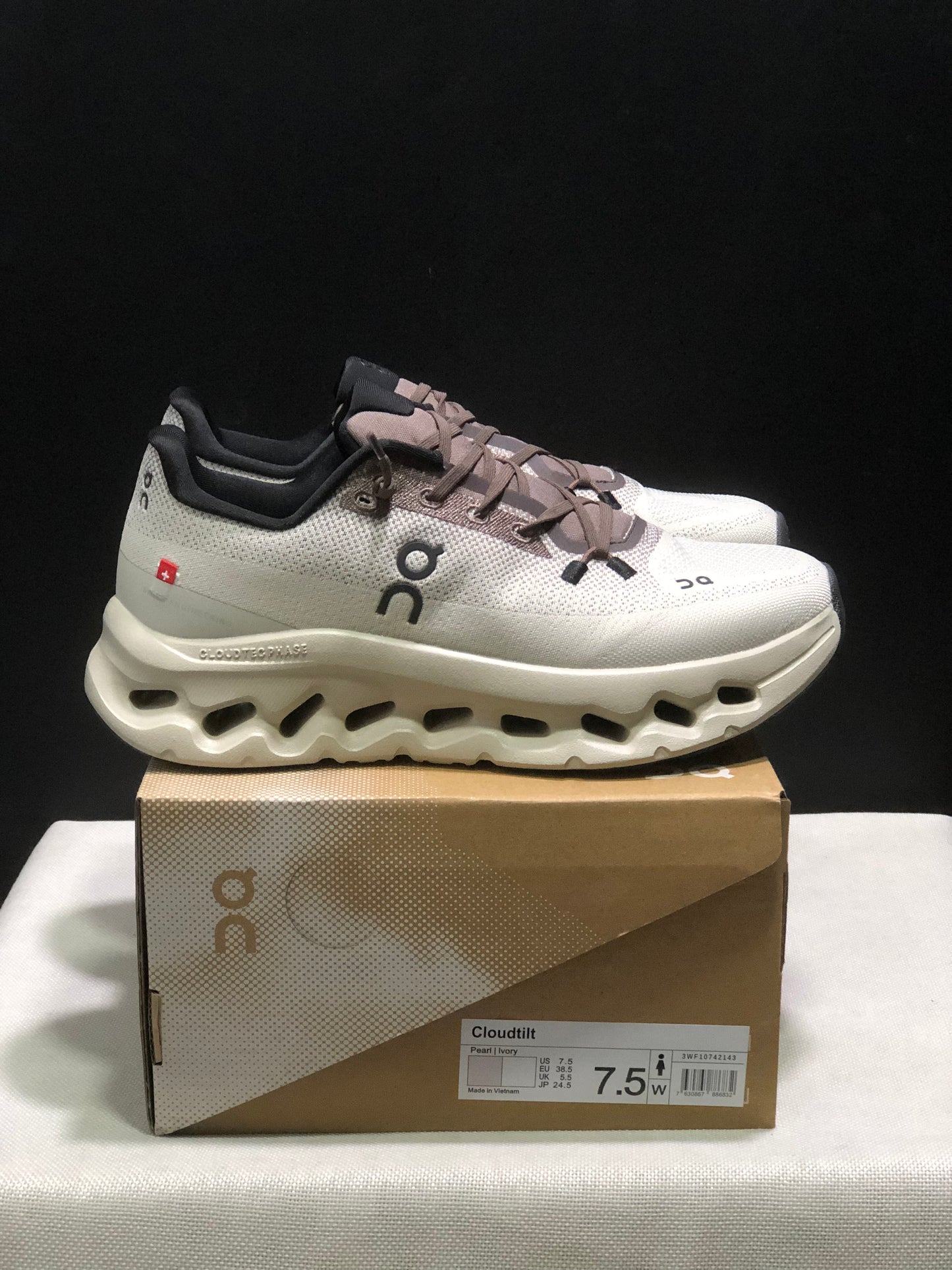 On Running Cloudtilt Durable Casual Life Shoes Ivory/Light Brown