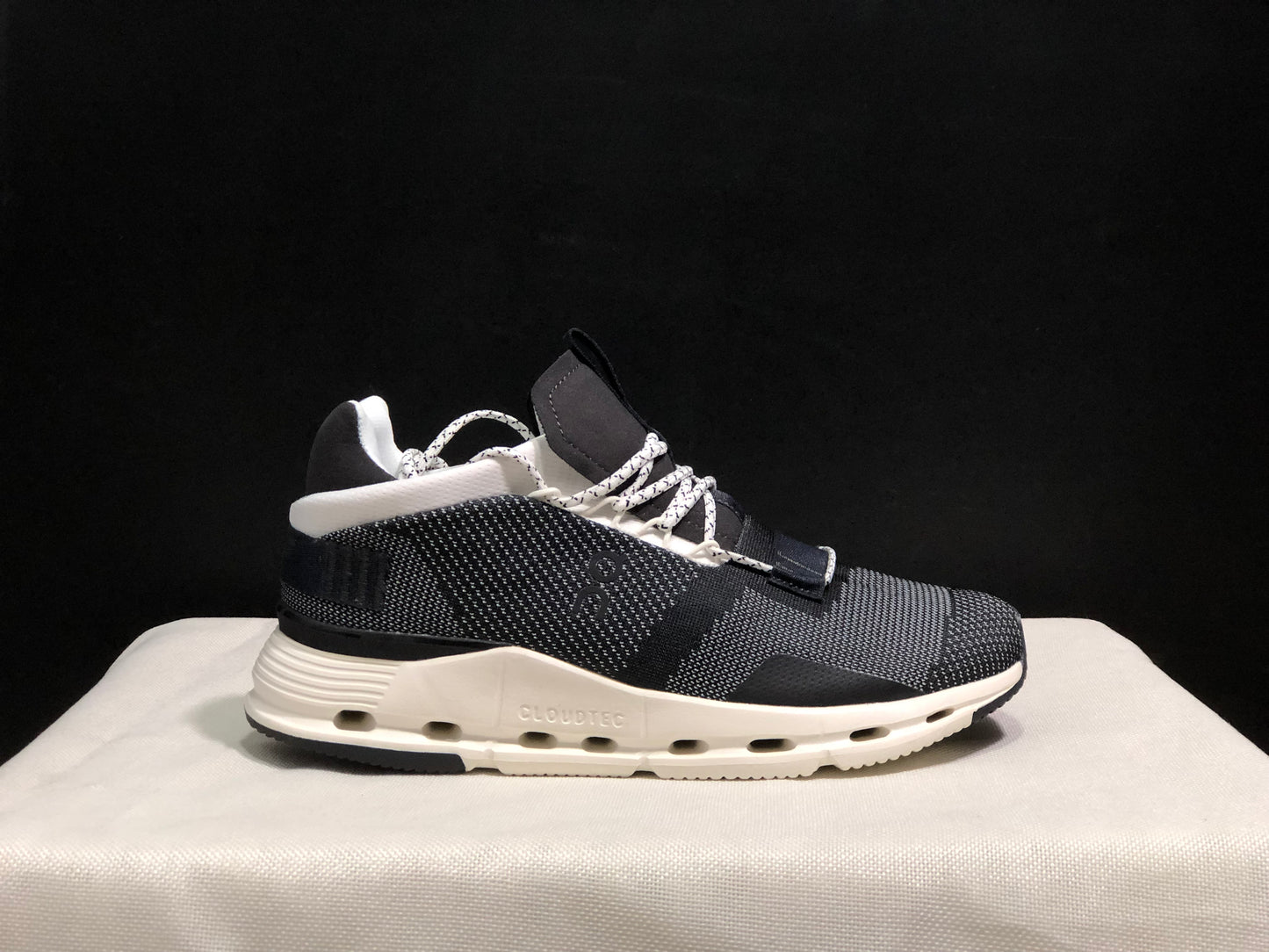On Running Cloudnova Lightweight Sports Casual Shoes Black/White