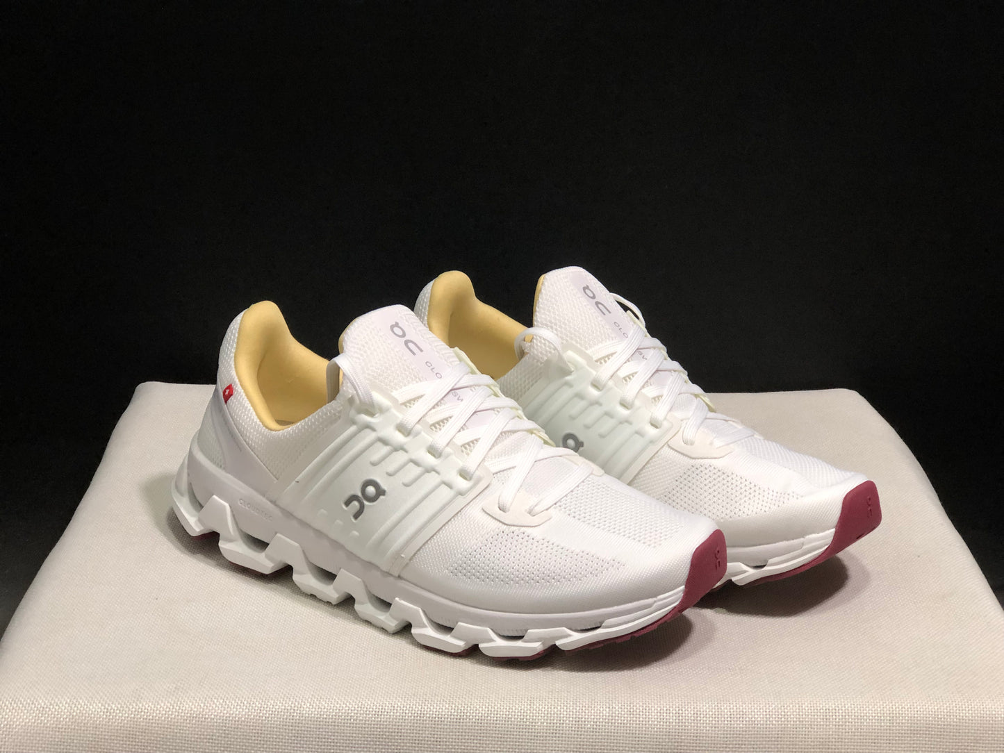 On Running Cloudswift 3 Trendy And Comfortable Running Shoes White