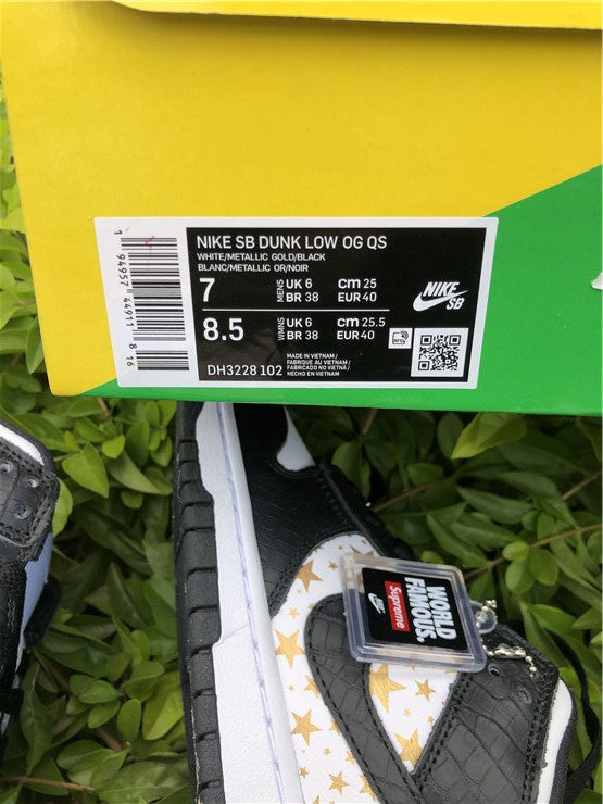 Nike SB Dunk Low Supreme Black Stars Sneakers