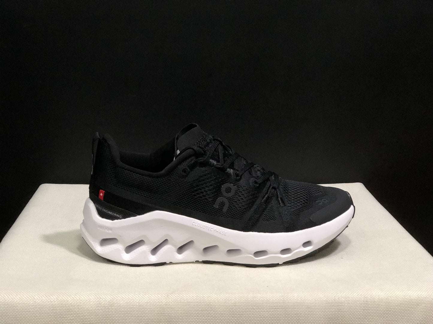 On Running Cloudsurfer Trail Waterproof Comfortable And Breathable Running Shoes Black/White