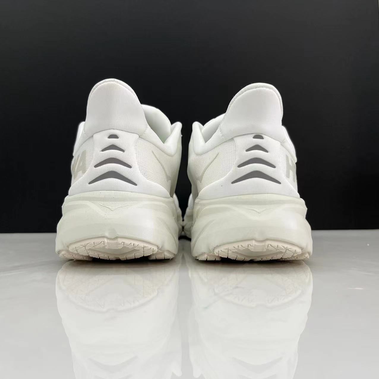 Hoka One One Clifton 8 Fashion Shoes Shock-absorbing Sneakers White
