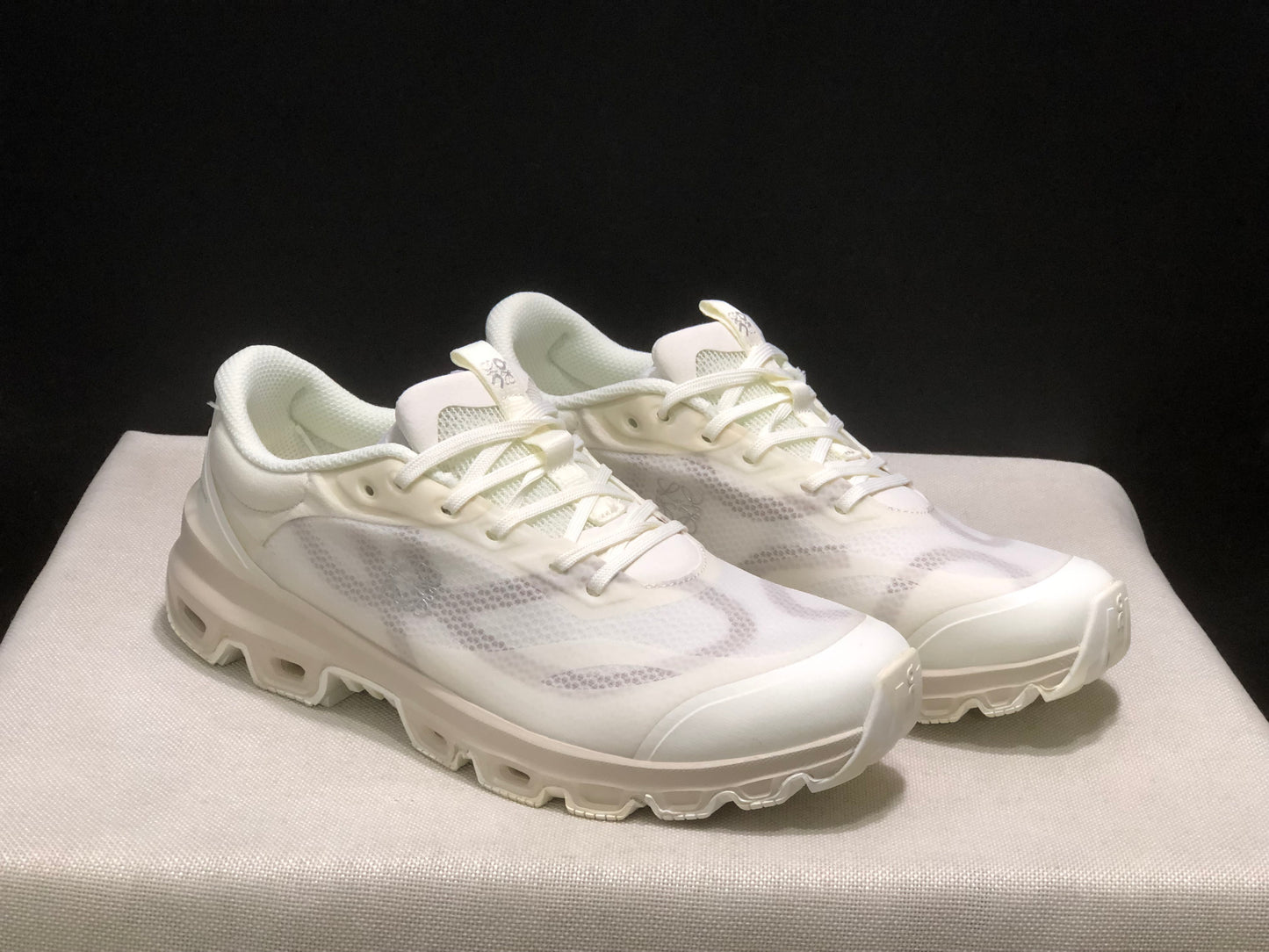 LOEWE x On Running Cloudventure 2.0 Running Shoes Co-Signed Edition Eggshell