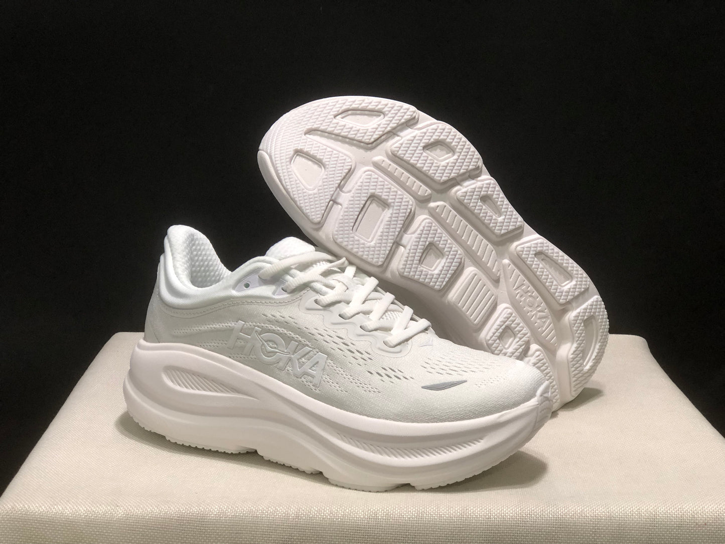 Hoka One One Bondi 9 Comfortable Low-top Running Shoes Sneakers White