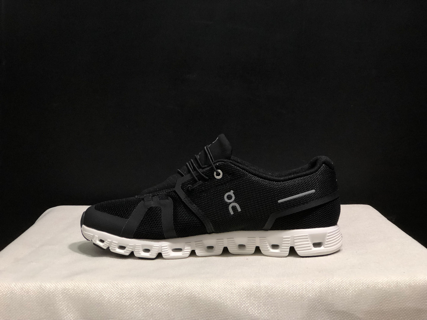 On Running Cloud 5 Lightweight Running Shoes Black/White
