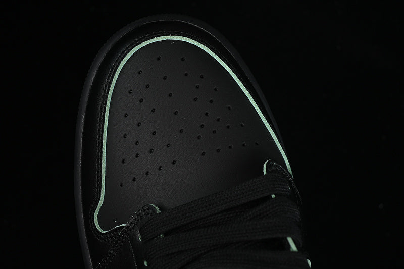 Nike Air Jordan 1 Low Black Cat Pure Black Sneakers