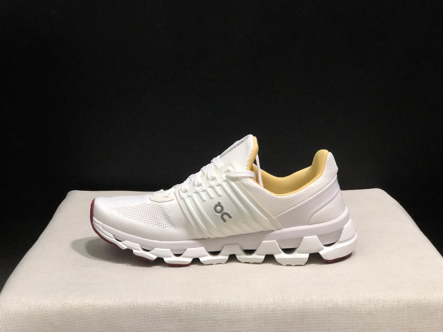 On Running Cloudswift 3 Trendy And Comfortable Running Shoes White