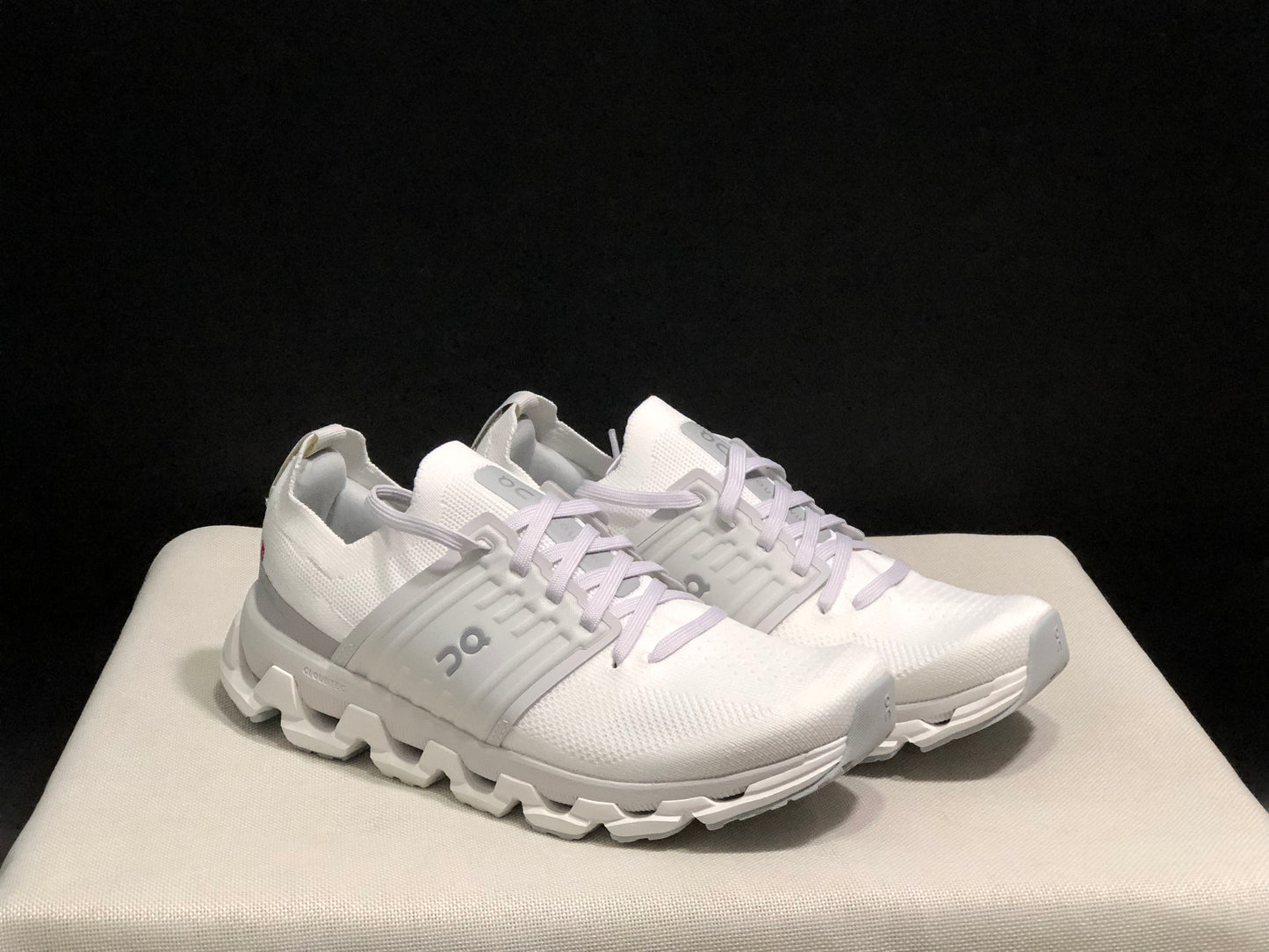 On Running Cloudswift 3 Trendy And Comfortable Running Shoes White/Frost