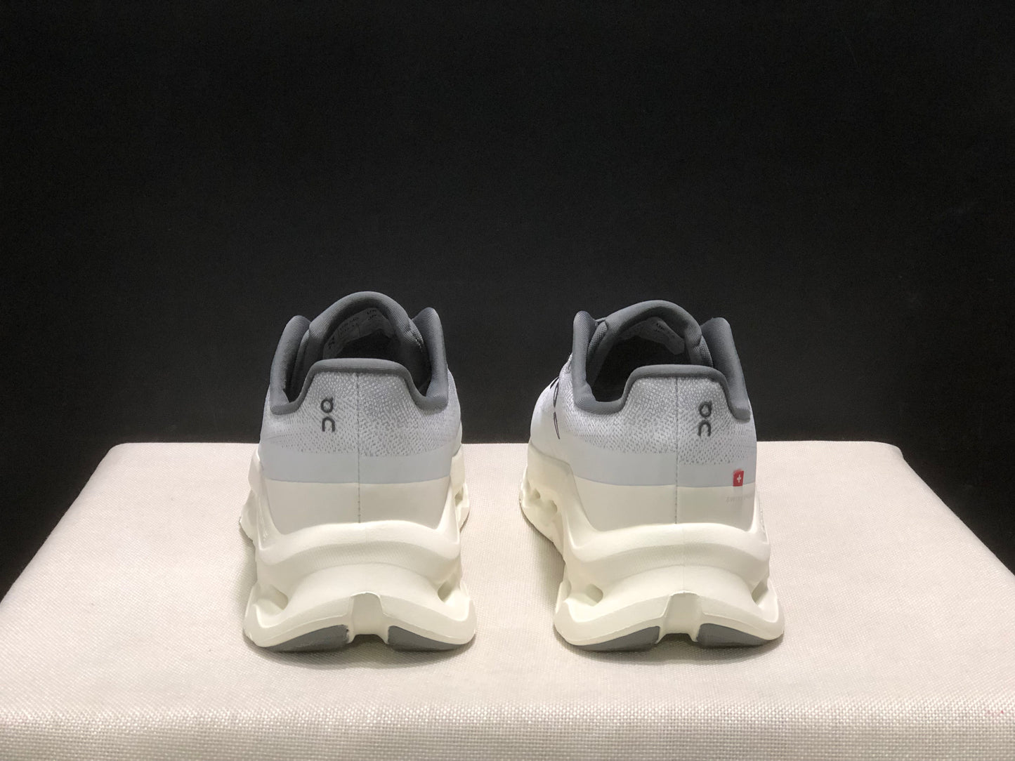 On Running Cloudtilt Durable Casual Life Shoes Ivory/Grey