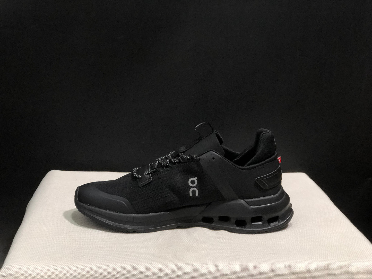 On Running Cloudnova Flux Comfortable Running Shoes All Black