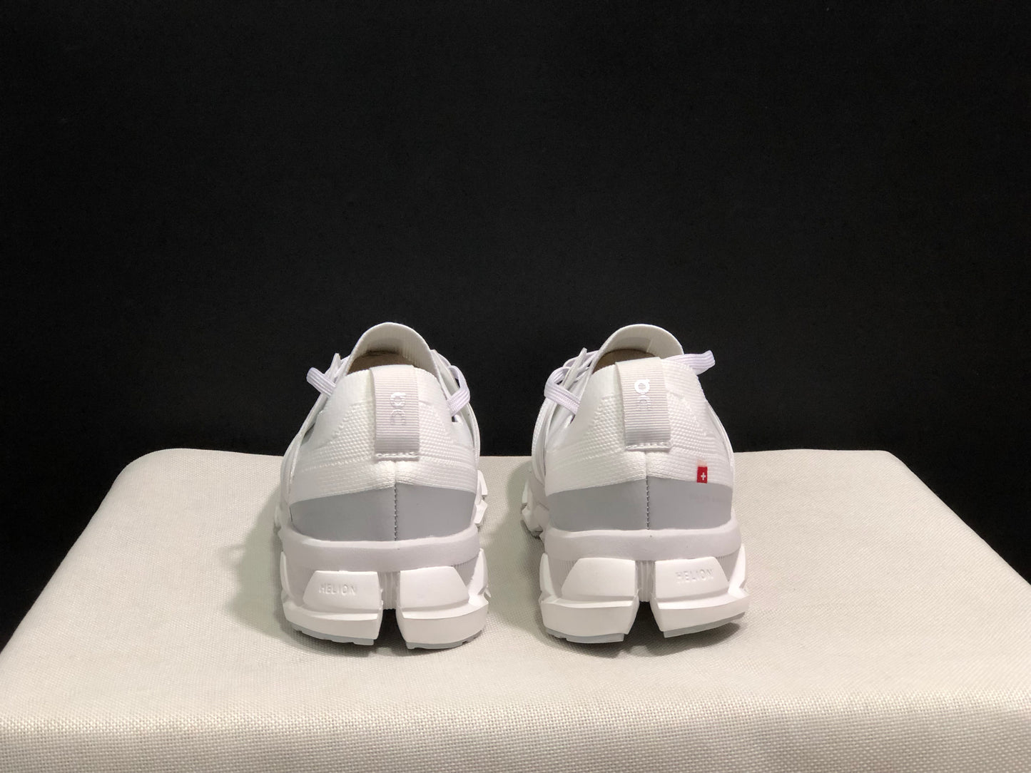 On Running Cloudswift 3 Trendy And Comfortable Running Shoes White/Frost