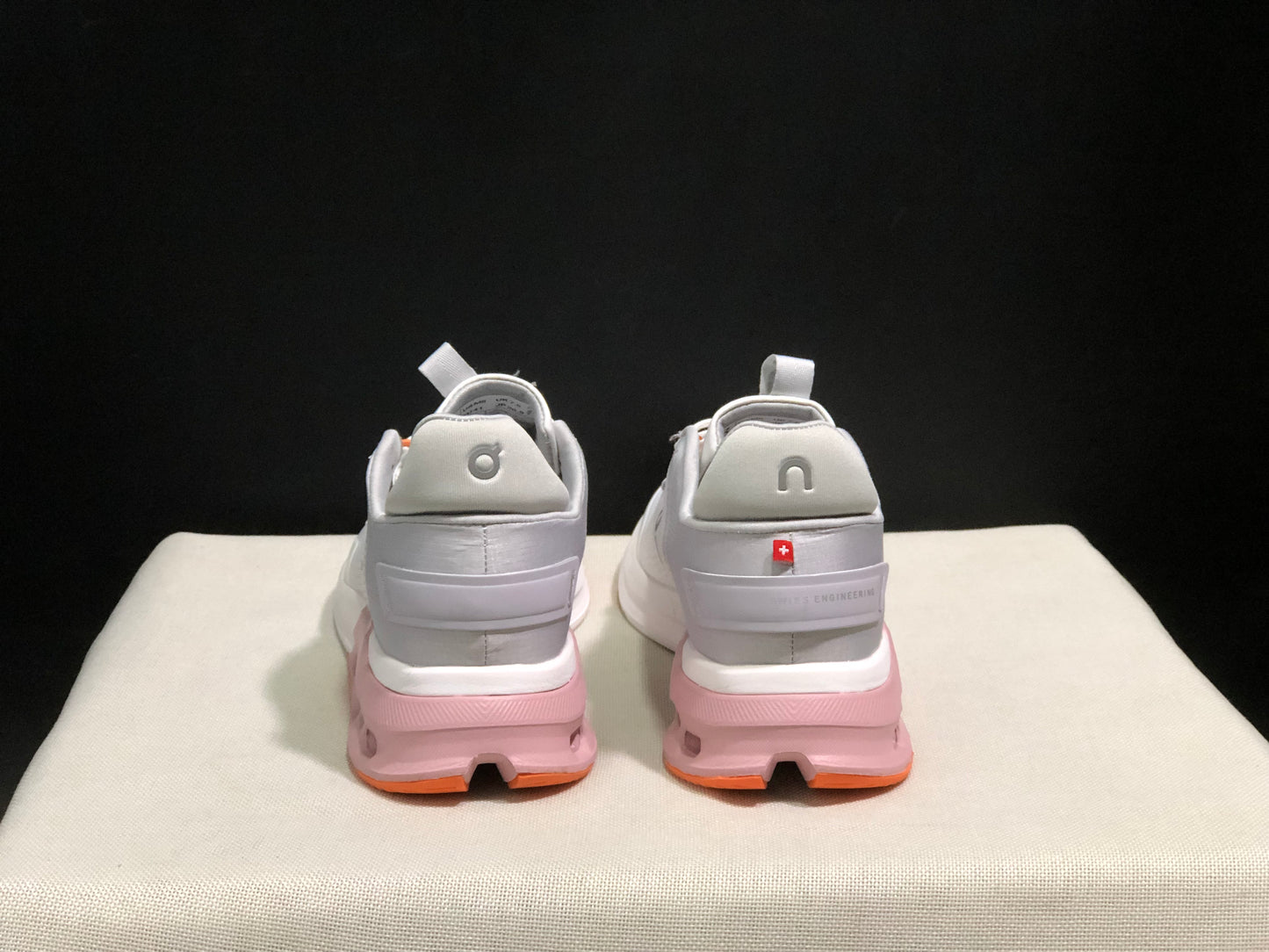 On Running Cloudnova Flux Comfortable Running Shoes White/Pink