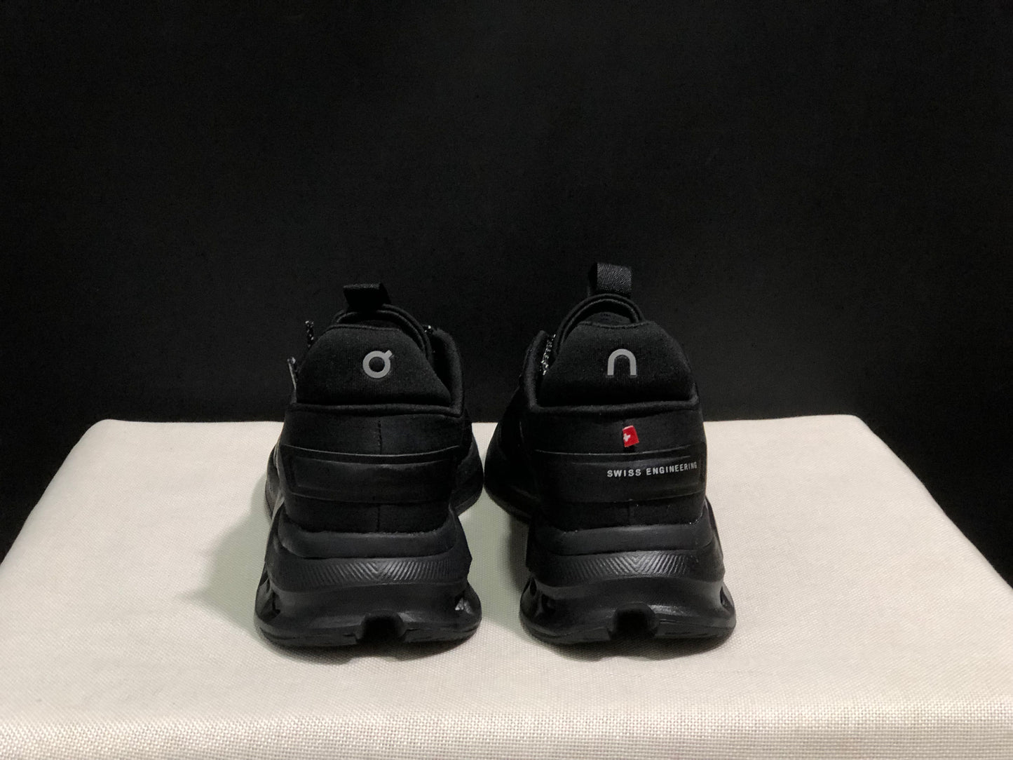On Running Cloudnova Flux Comfortable Running Shoes All Black