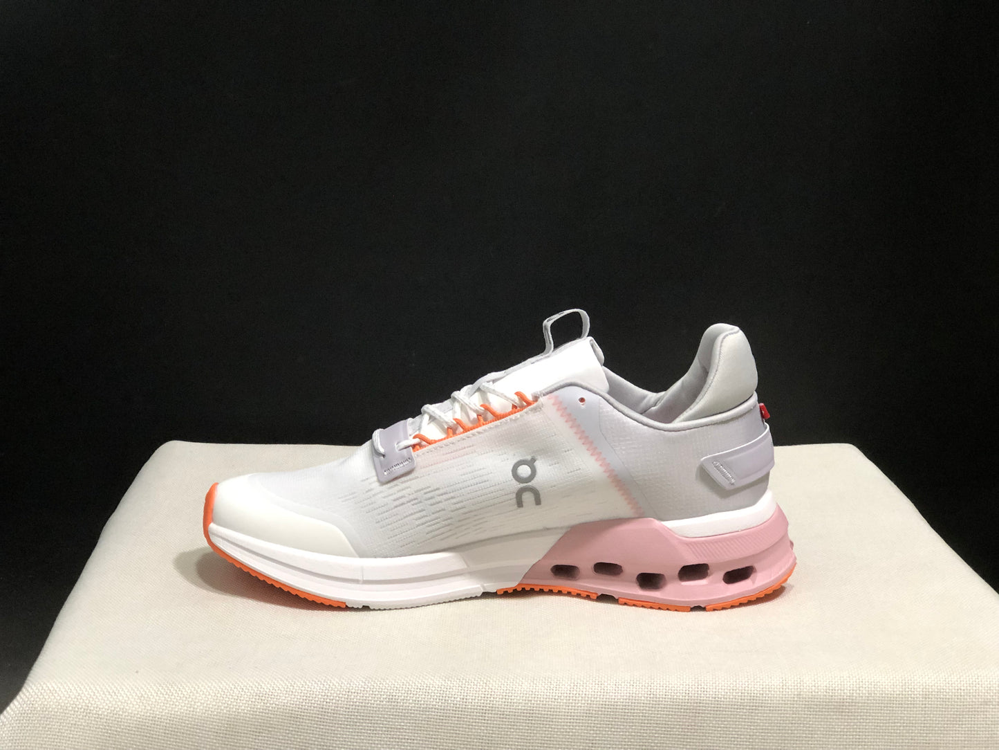 On Running Cloudnova Flux Comfortable Running Shoes White/Pink