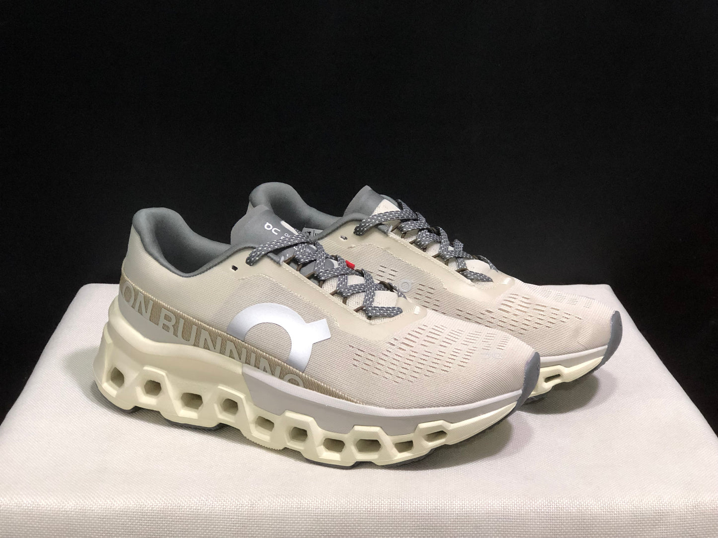 On Running Cloudmonster 2 Shock-Absorbing And Breathable Running Shoes Grey/Light Khaki