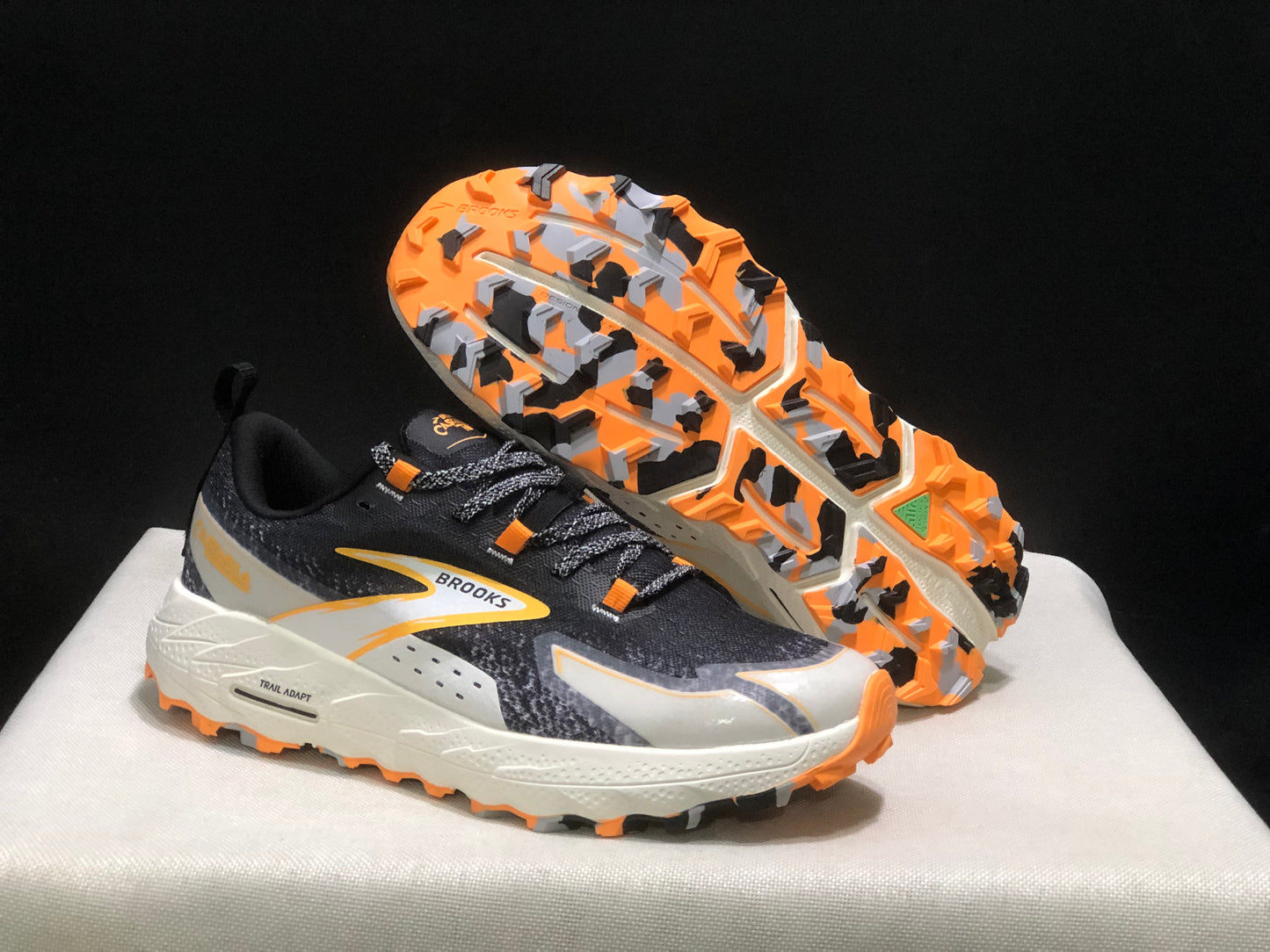 Brooks Cascadia 18 Low-top Running Shoes Black/Orange