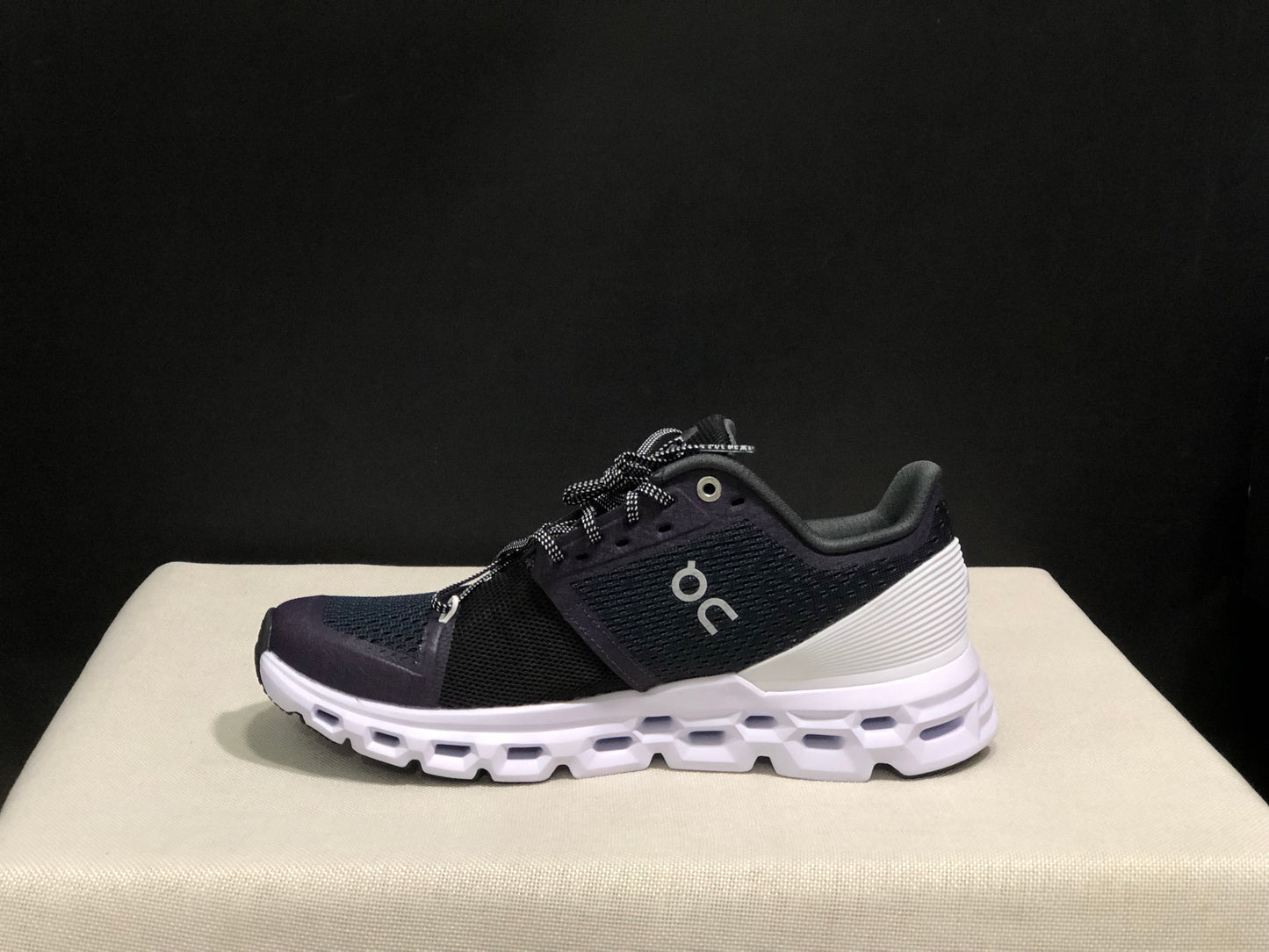 On Running Cloudstratus Shock-Absorbing And Breathable Running Shoes Black/Dark Purple