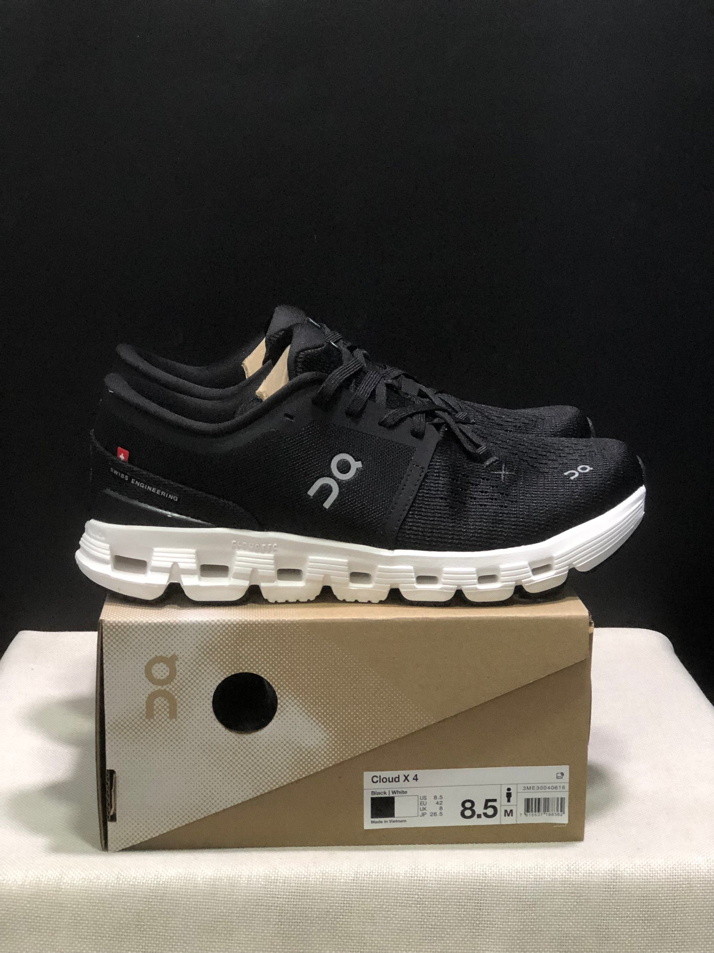On Running Cloud X4 Comfortable Running Shoes Black/White