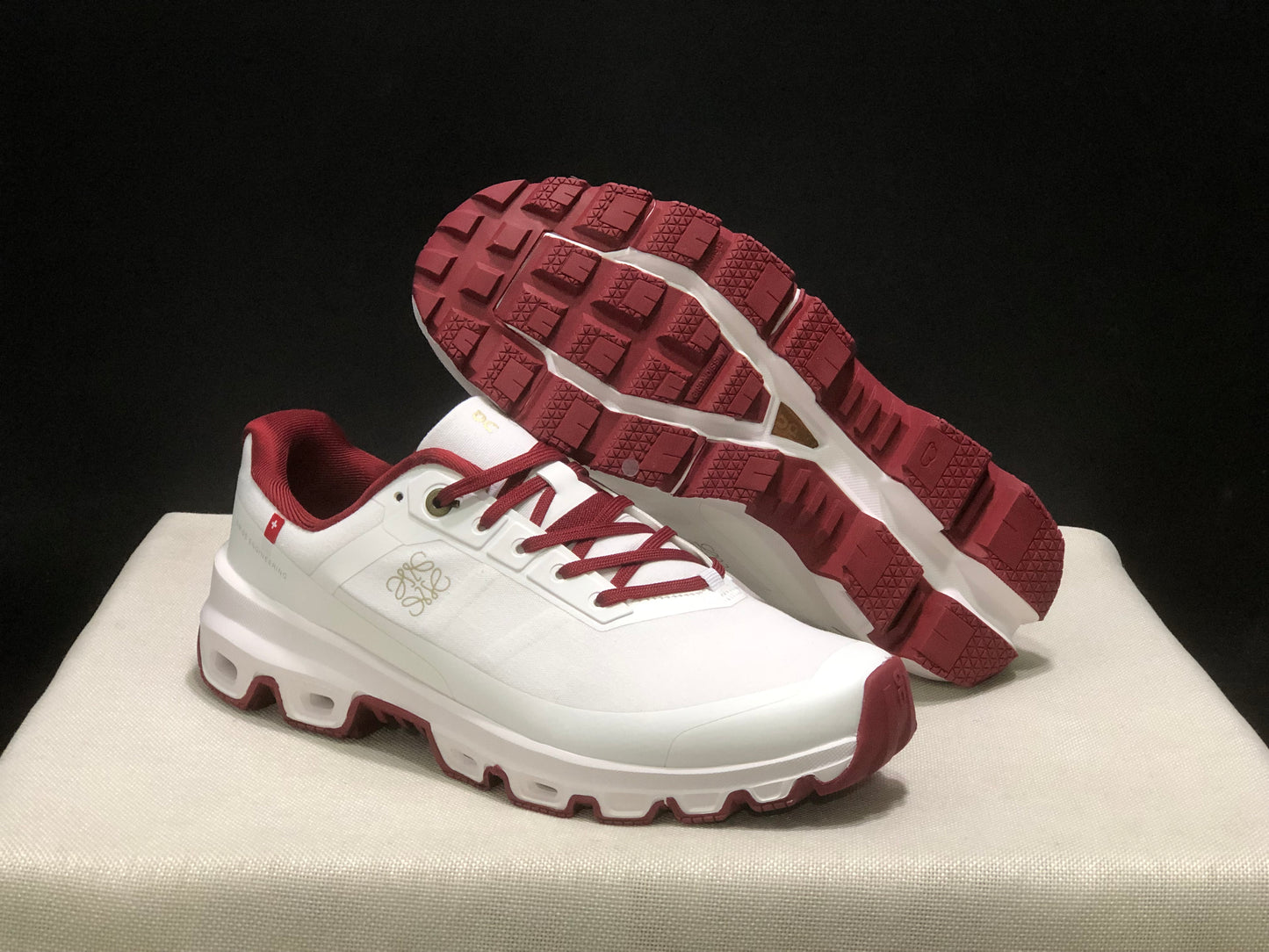 LOEWE x On Running Cloudventure 2.0 White/Red Running Shoes Co-Signed Edition