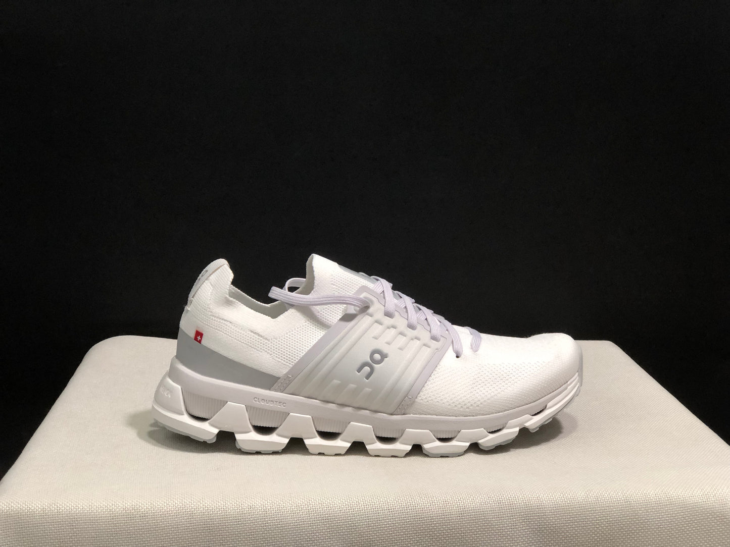 On Running Cloudswift 3 Trendy And Comfortable Running Shoes White/Frost