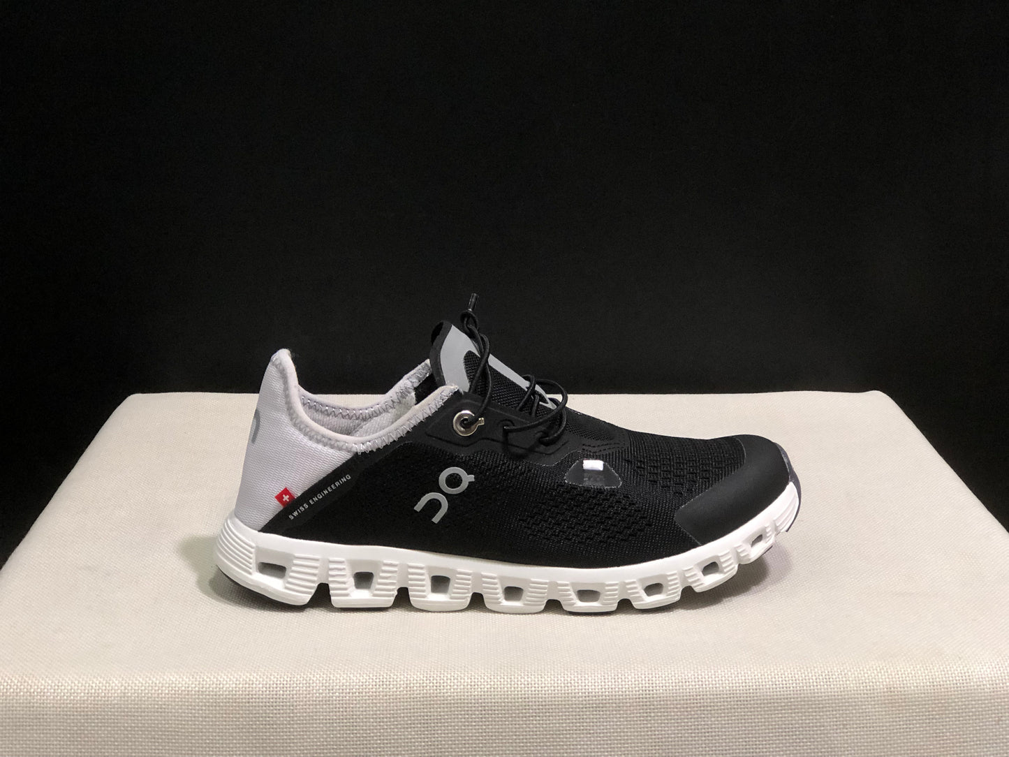 On Running Cloud 5 Coast Convenient And Breathable Running Shoes Black/Mist White