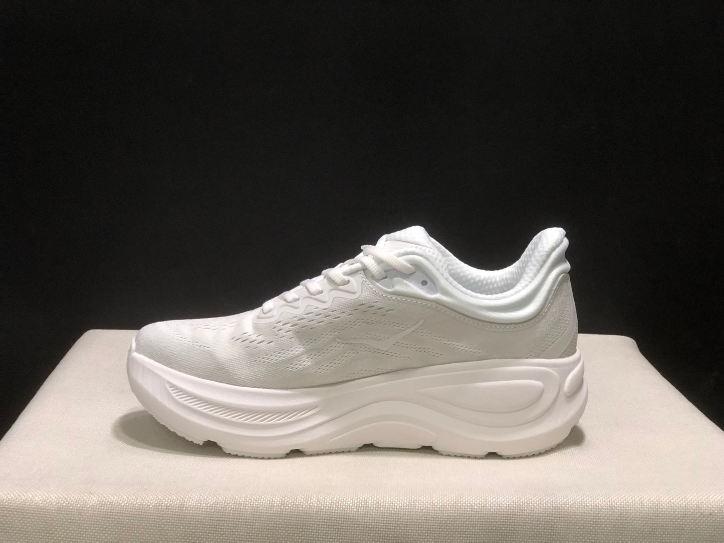Hoka One One Bondi 9 Comfortable Low-top Running Shoes Sneakers White
