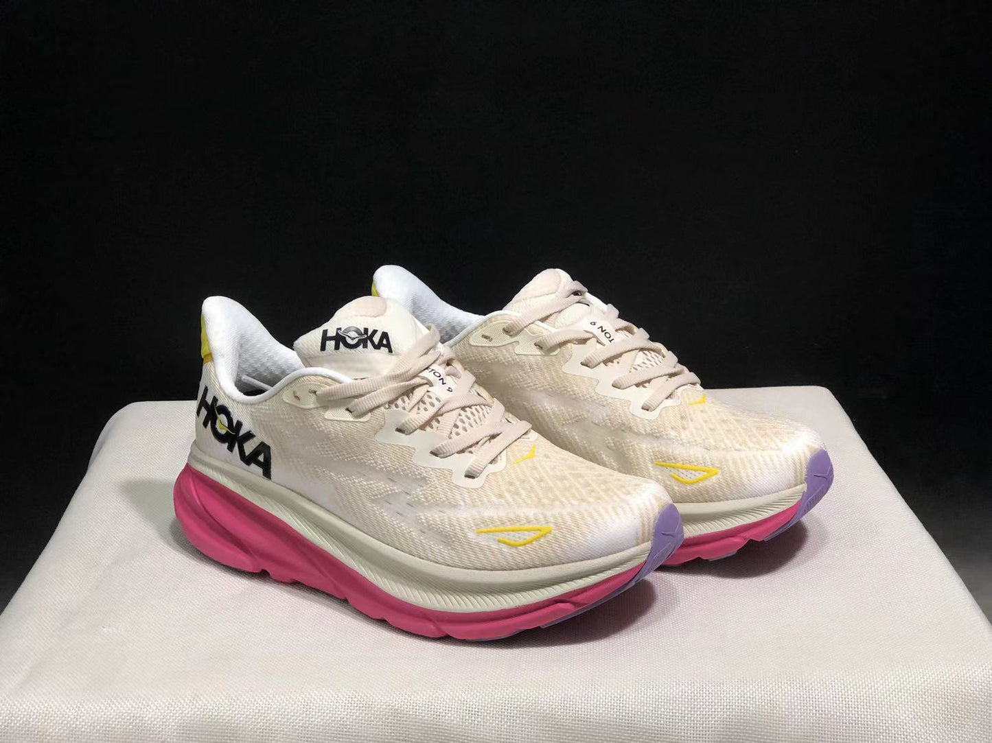 Hoka One One Clifton 9 Running Shoes Athletic Shoes Sneakers White/Pink