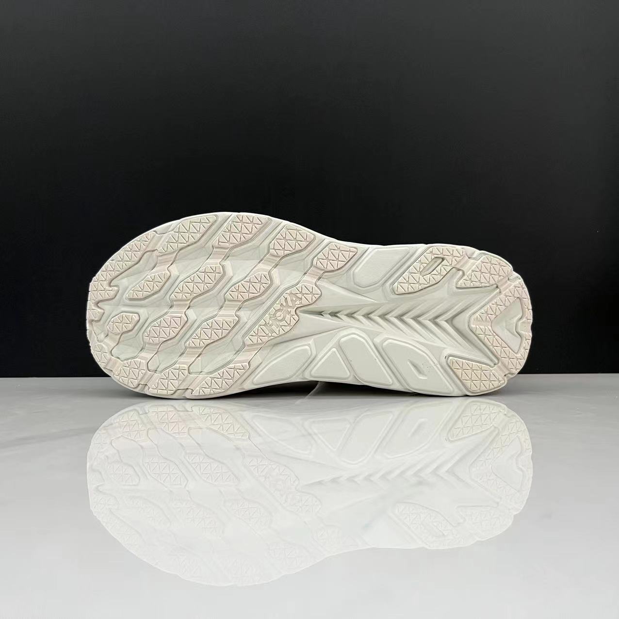Hoka One One Clifton 8 Fashion Shoes Shock-absorbing Sneakers White