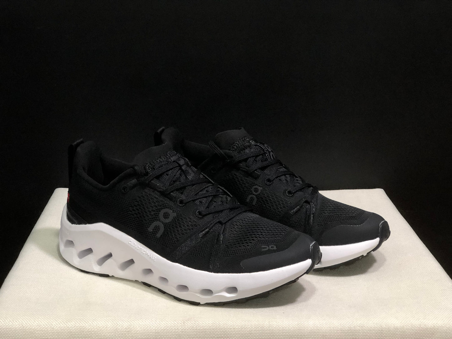 On Running Cloudsurfer Trail Waterproof Comfortable And Breathable Running Shoes Black/White