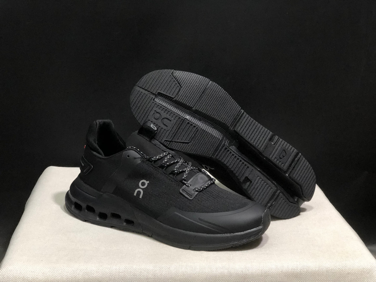 On Running Cloudnova Flux Comfortable Running Shoes All Black