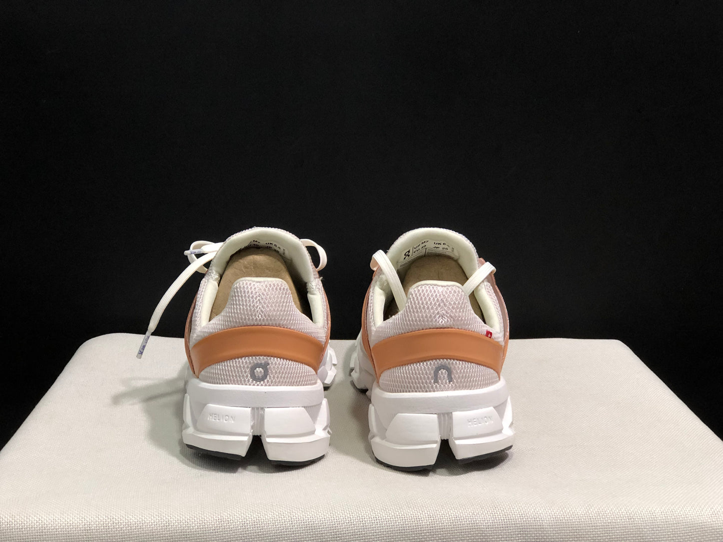 On Running Cloudswift 3 Trendy And Comfortable Running Shoes Sand/Sandstone