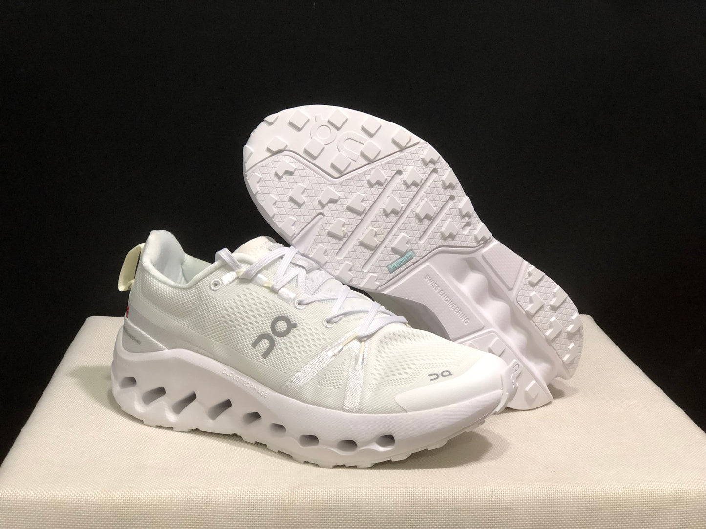 On Running Cloudsurfer Trail Waterproof Comfortable And Breathable Running Shoes White