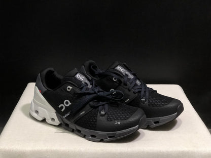 On Running Cloudflow 4 Shock-Absorbing And Wear-Resistant Running Shoes Black/White