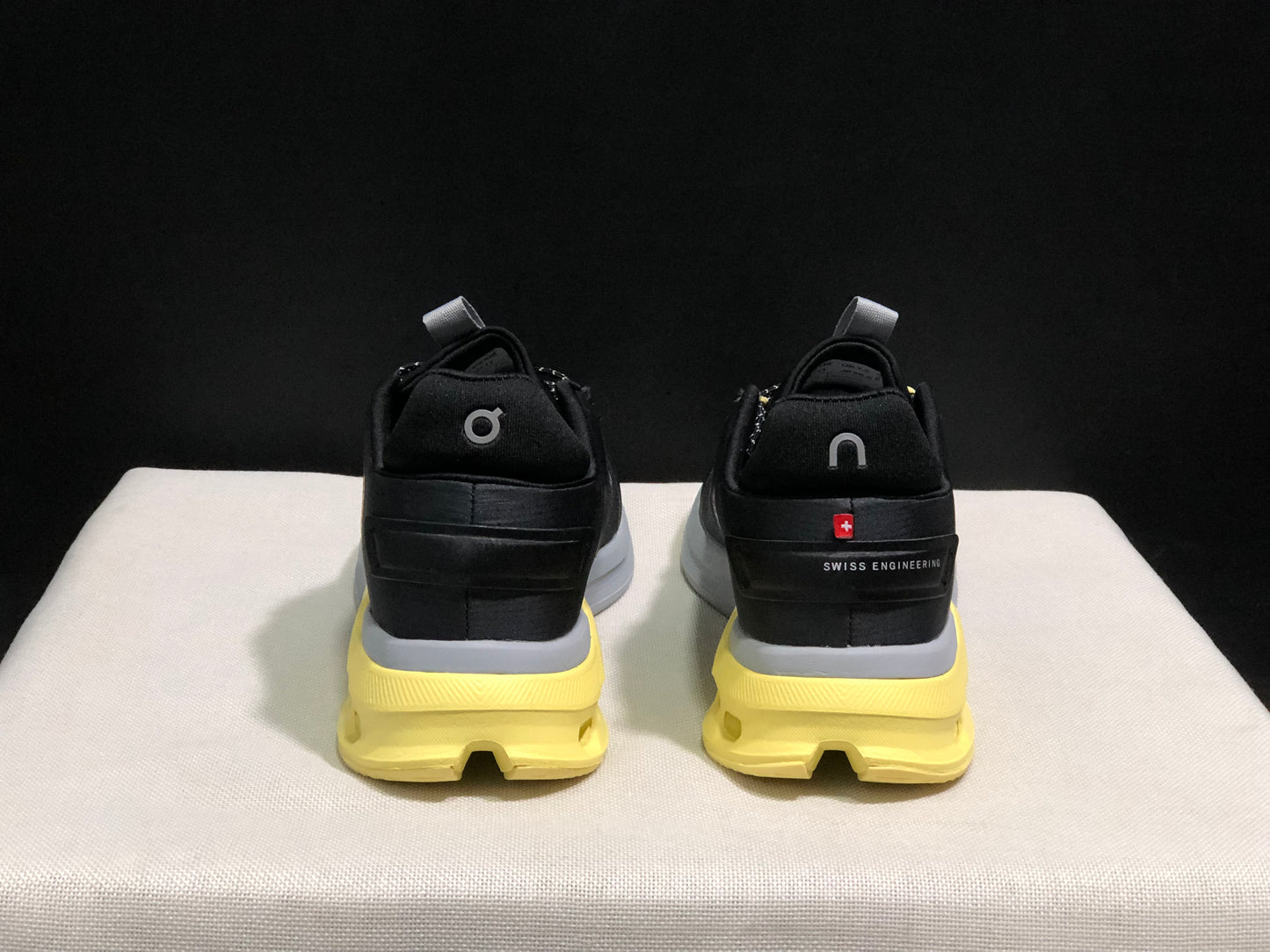 On Running Cloudnova Flux Comfortable Running Shoes Black/Yellow