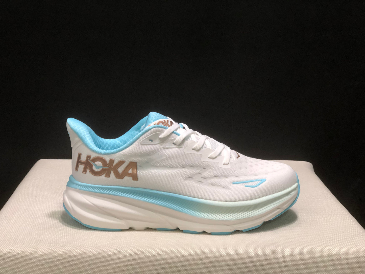 Hoka One One Clifton 9 Running Shoes Athletic Shoes Sneakers White/Blue