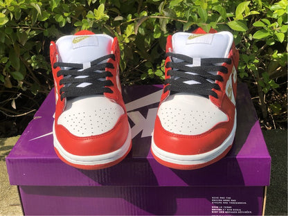 Nike SB Low Dunk Supreme Red White Sneakers Nike Joint Edition