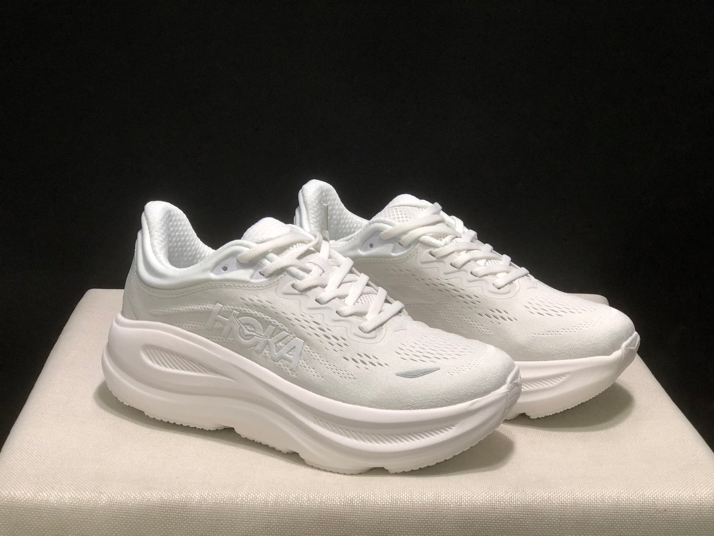 Hoka One One Bondi 9 Comfortable Low-top Running Shoes Sneakers White