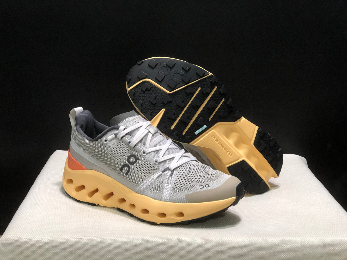 On Running Cloudsurfer Trail Waterproof Comfortable And Breathable Running Shoes Silver/Gold